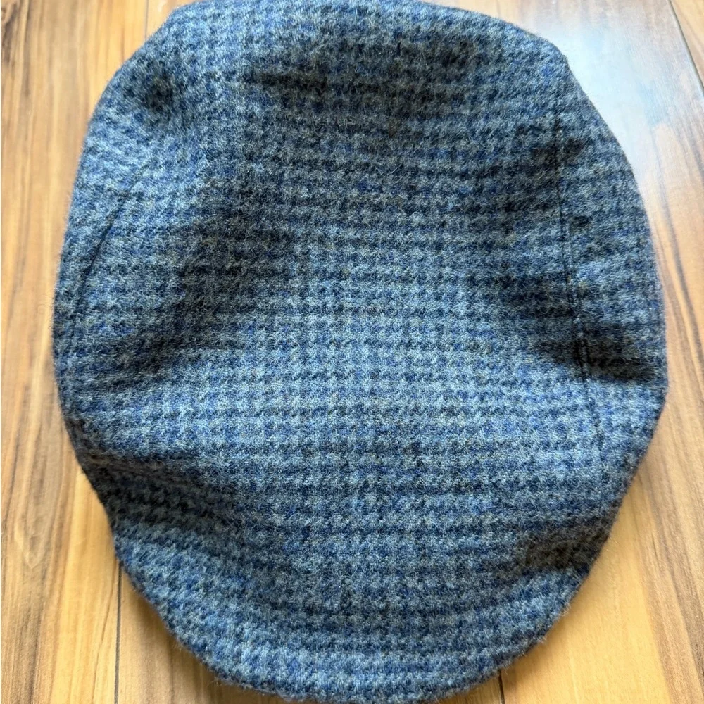 Banana Republic unisex newboy Blue/gray plaid Cap